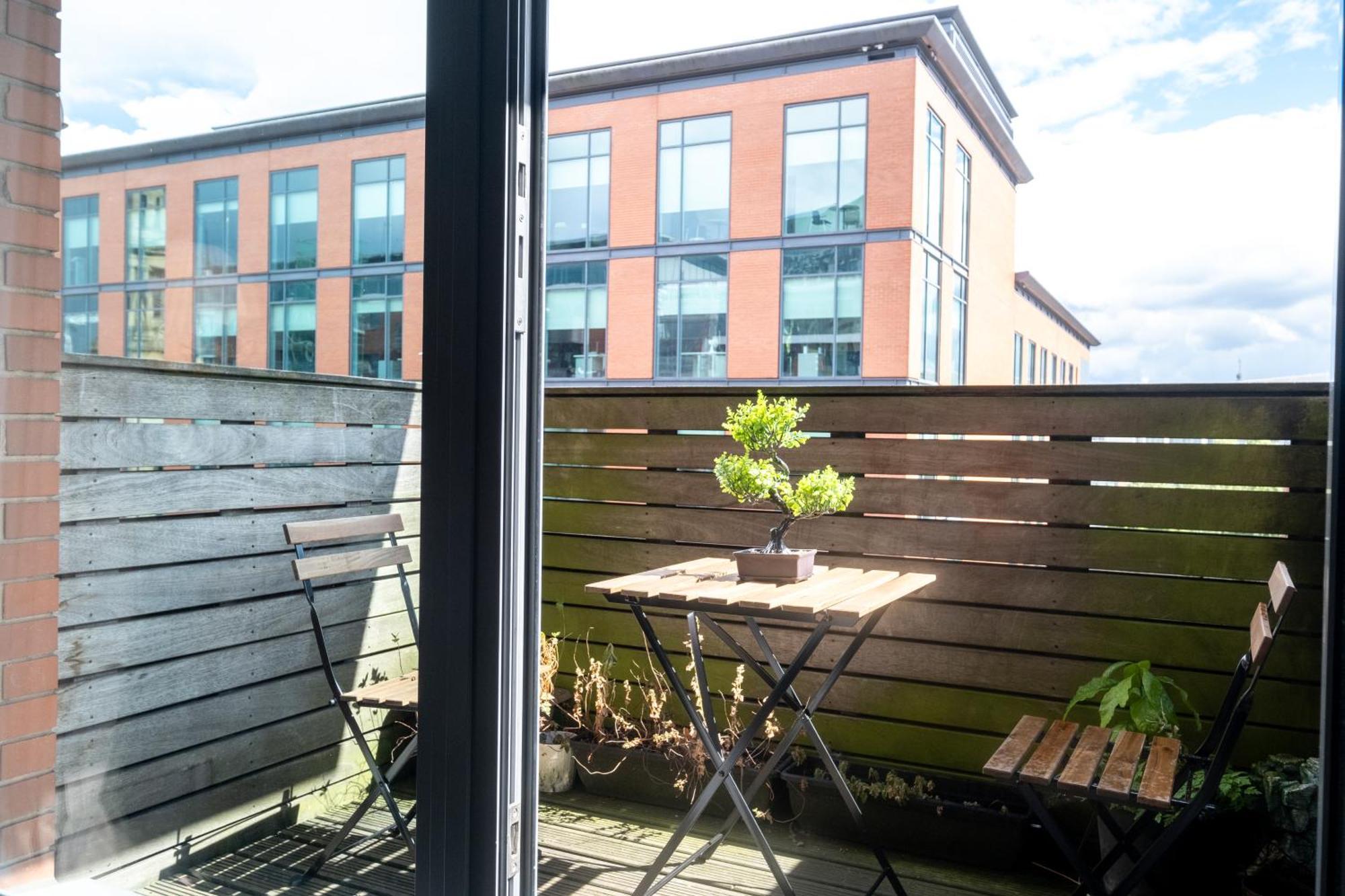 Anime Courtyard In Central And Free Parking With Netflix Бирмингам Екстериор снимка